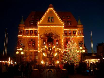 Image:Rathaus H�nfeld Adventskalender.JPG