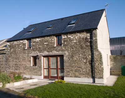 B & B accommodation http://www.llantoodfarmcottages.com/